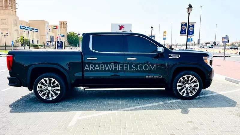 GMC Sierra 2019 for Sale in Fujairah Image-8