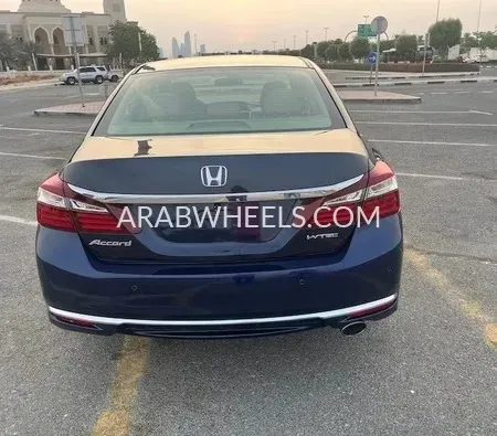 Honda Accord 2017 for Sale in Dubai Image-16