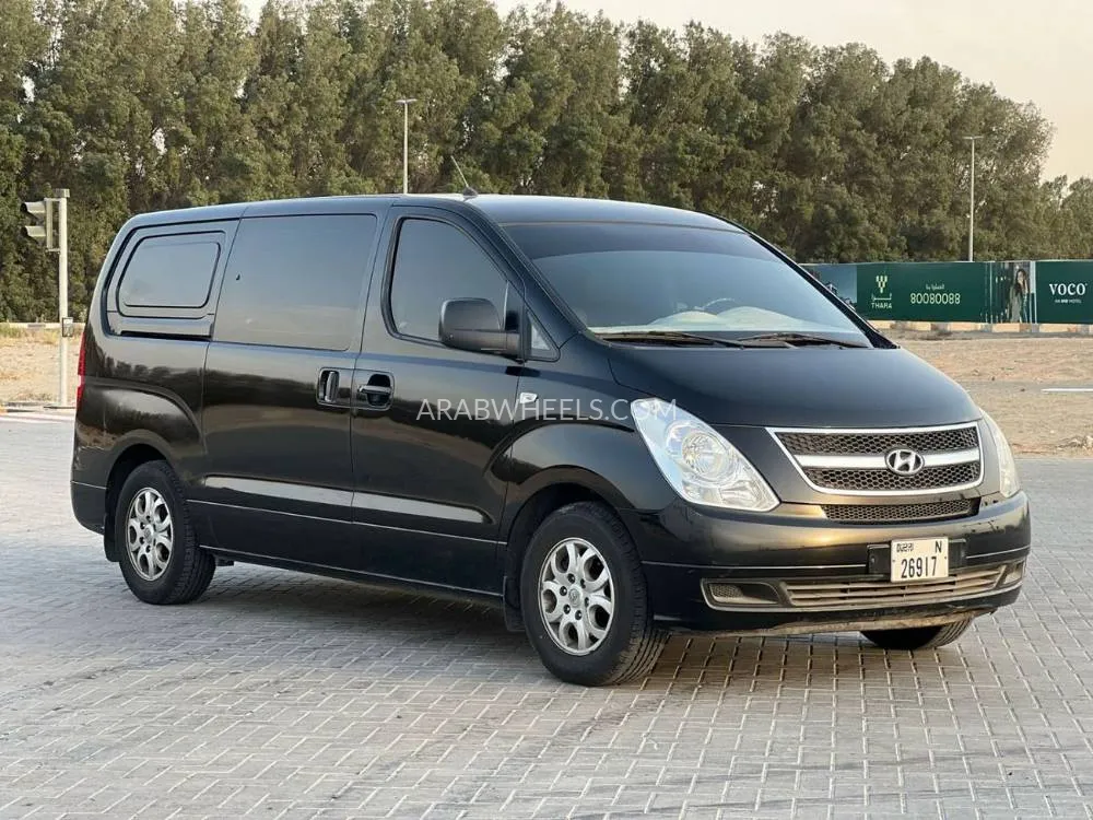 Hyundai H1 2016 for Sale in Sharjah Image-1