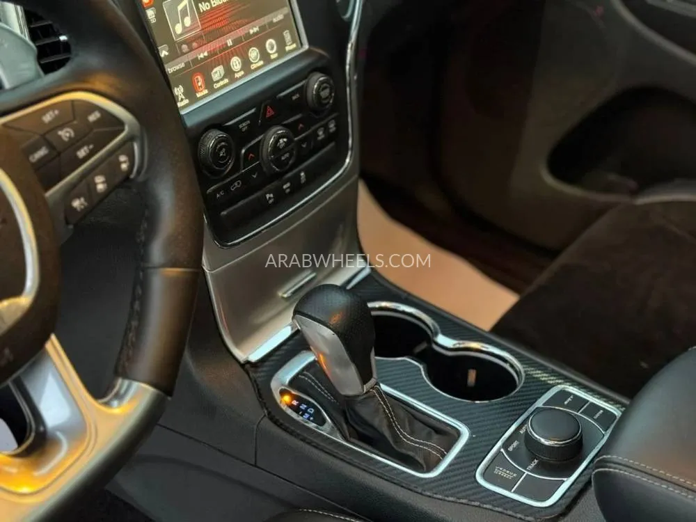 Jeep Grand Cherokee 2016 for Sale in Sharjah Image-3