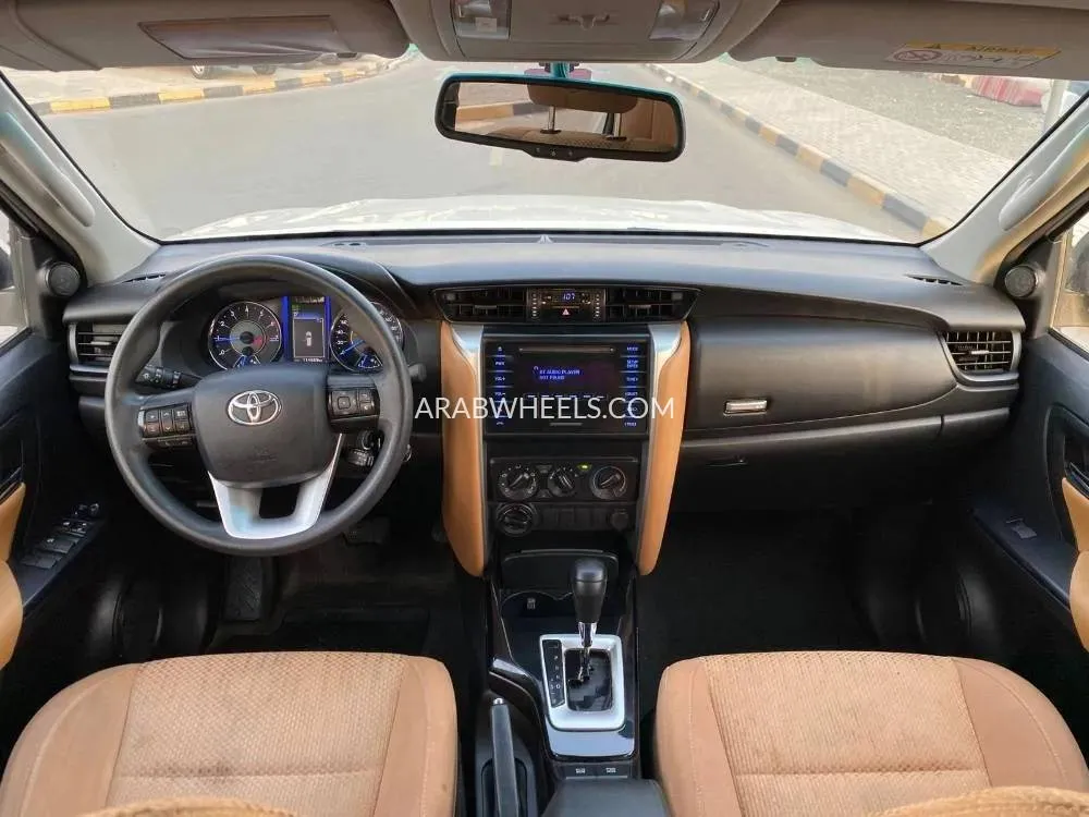 Toyota Fortuner 2020 for Sale in Sharjah Image-5
