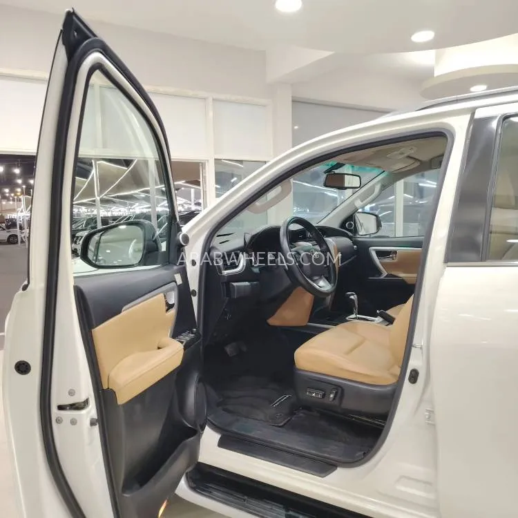 Toyota Fortuner 2020 for Sale in Sharjah Image-2