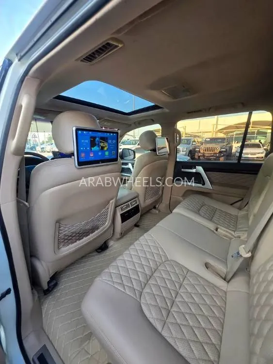 Toyota Land Cruiser 2015 for Sale in Dubai Image-11