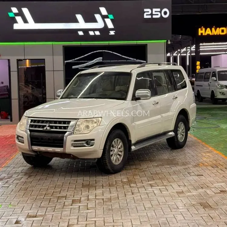 ميتسوبيشي باجيرو 2015 for Sale in عجمان Image-3