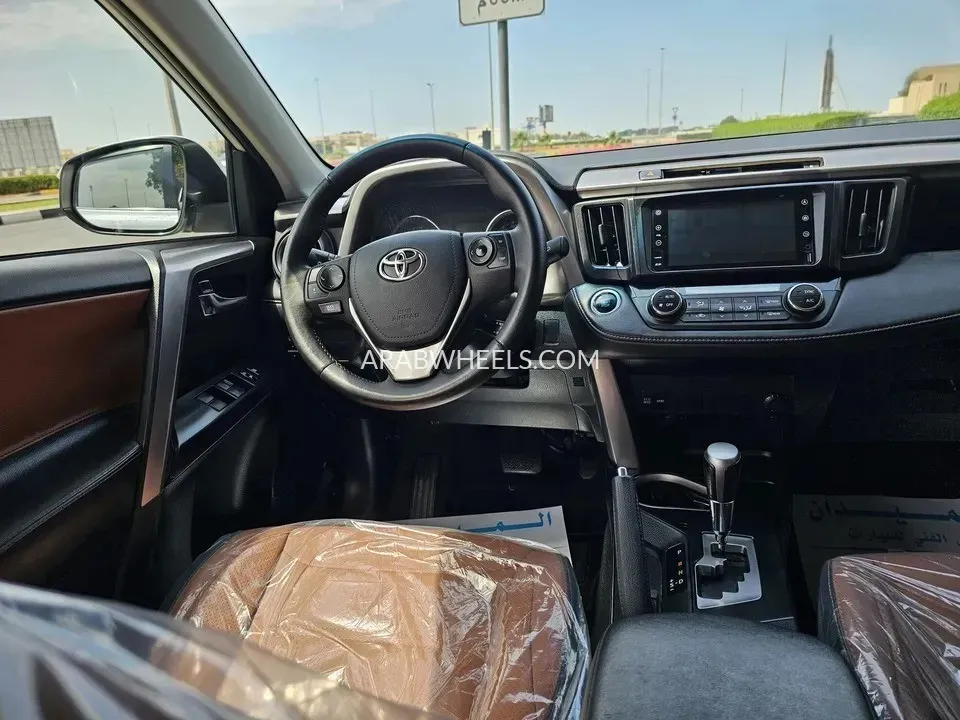 Toyota Rav4 2016 for Sale in Sharjah Image-12