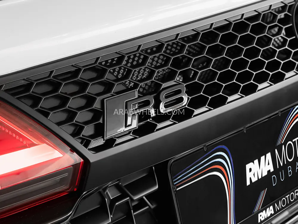 أودي  سبايدر R8 2020 for Sale in دبي Image-16