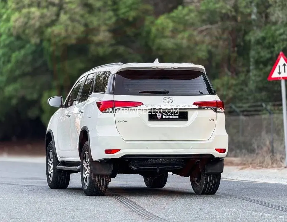 Toyota Fortuner 2019 for Sale in Sharjah Image-4