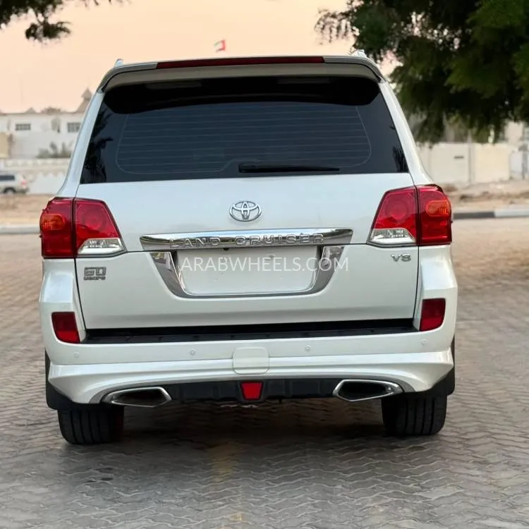 Toyota Land Cruiser 2015 for Sale in Sharjah Image-12