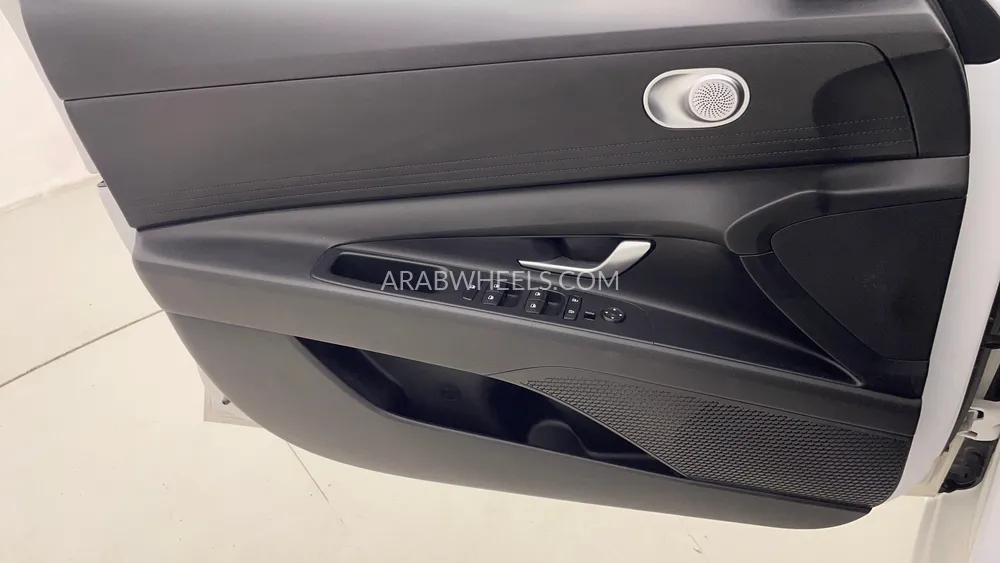 Hyundai Elantra 2023 for Sale in Dubai Image-19