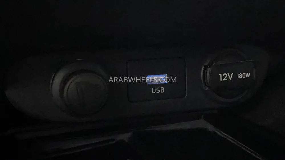 Hyundai Elantra 2023 for Sale in Dubai Image-40