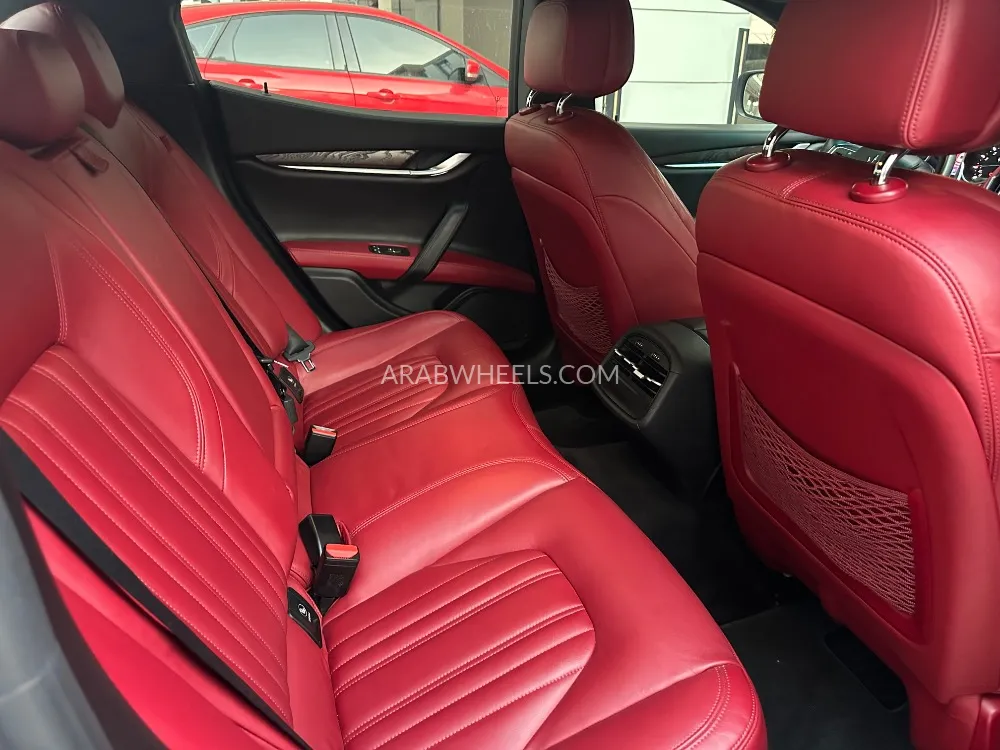 مازيراتي جيبلي 2015 for Sale in دبي Image-13