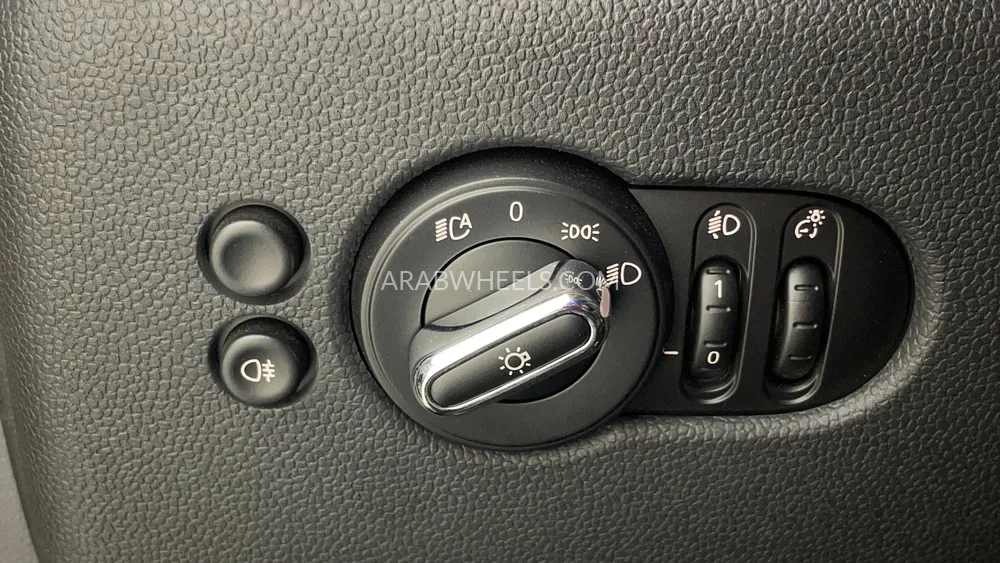 Mini Cooper 2023 for Sale in Dubai Image-36