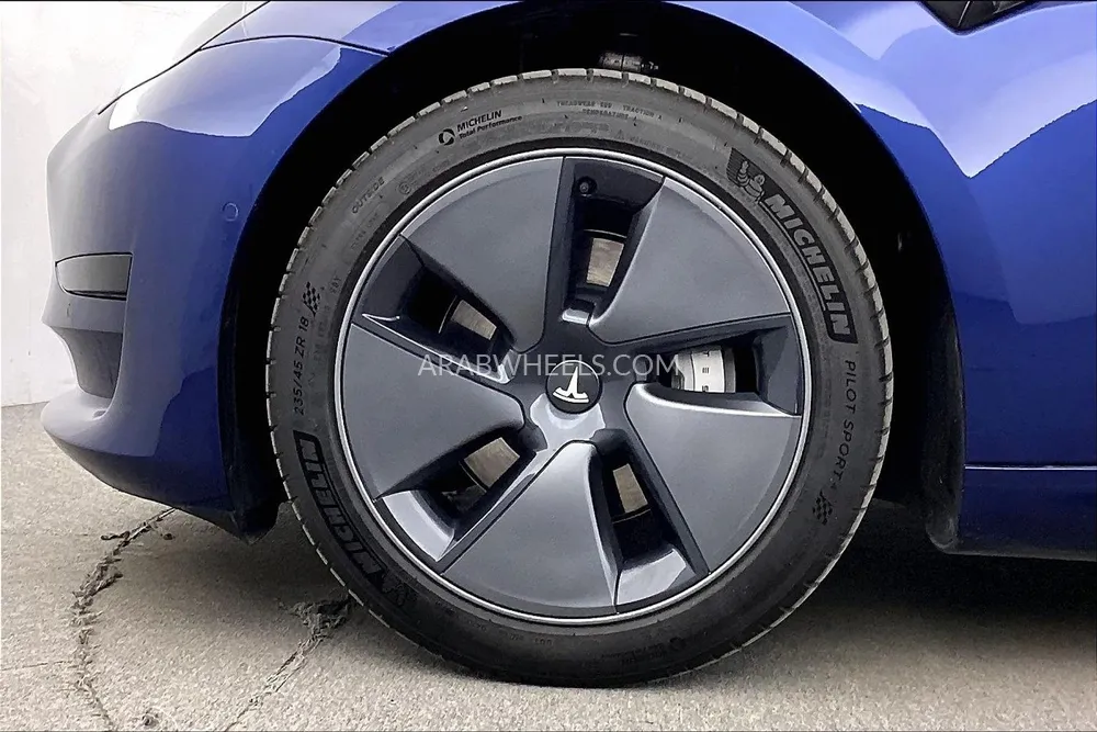 Tesla Model 3 2023 for Sale in Sharjah Image-9
