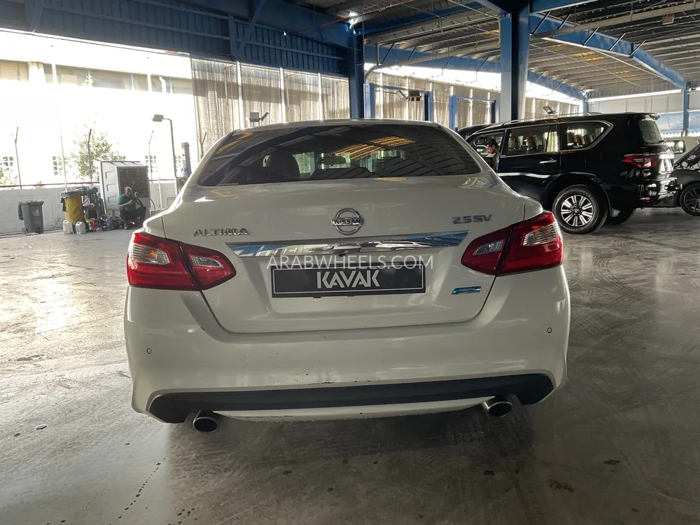 Nissan Altima 2017 for Sale in Sharjah Image-5