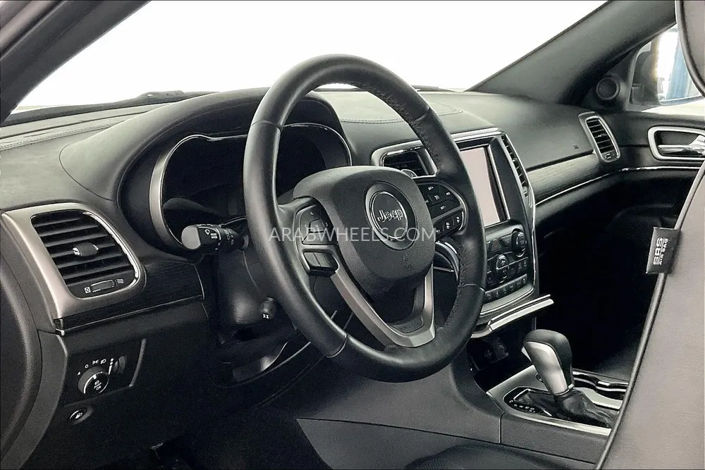 Jeep Grand Cherokee 2018 for Sale in Sharjah Image-27