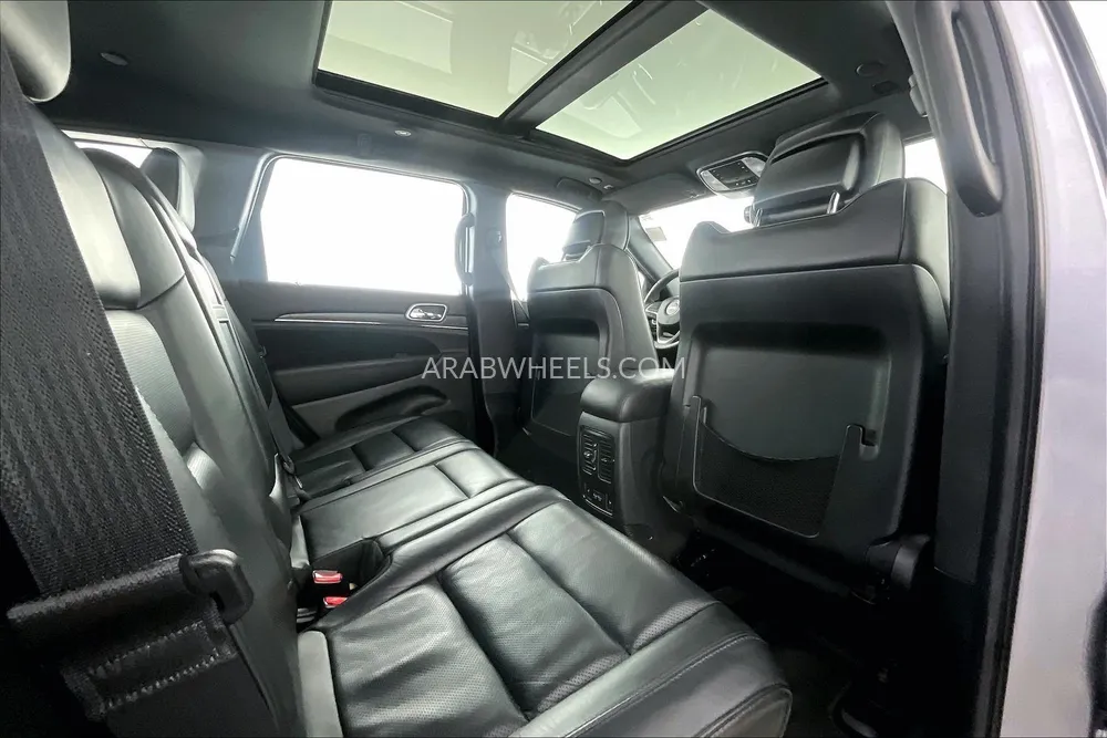 Jeep Grand Cherokee 2018 for Sale in Sharjah Image-28