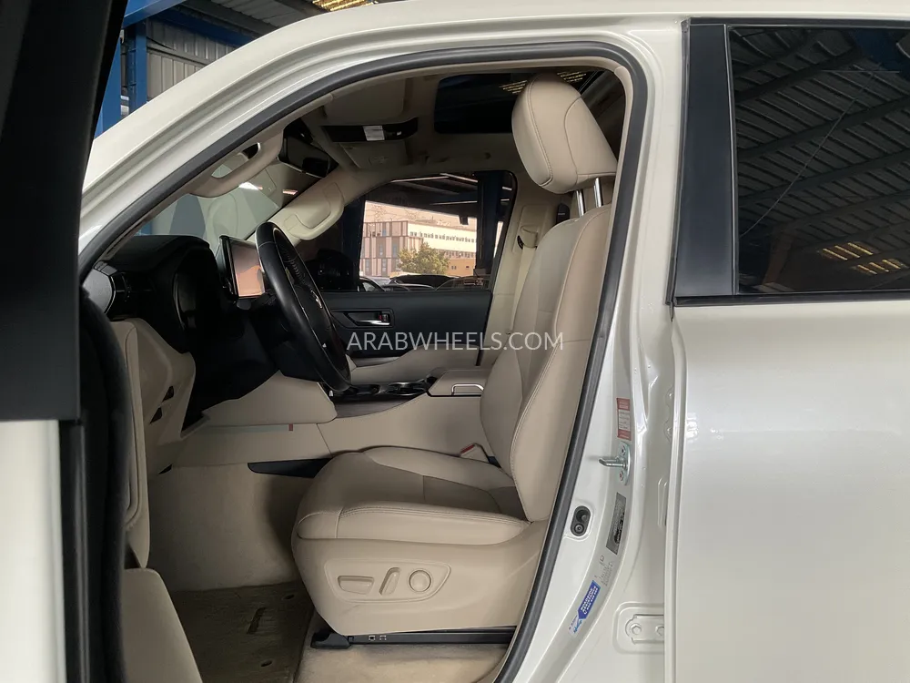 Toyota Land Cruiser 2023 for Sale in Sharjah Image-6
