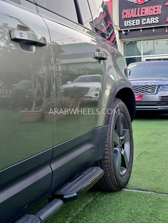 Land Rover Defender 2024 for Sale in Sharjah Image-10