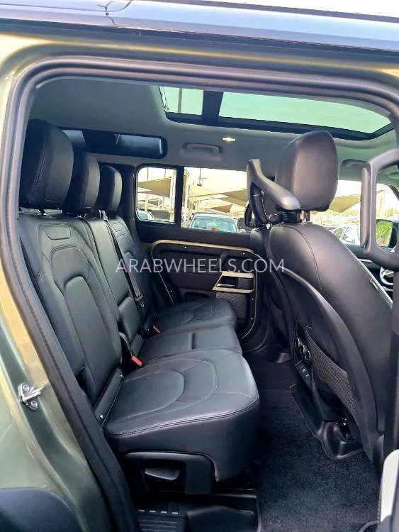Land Rover Defender 2024 for Sale in Sharjah Image-13