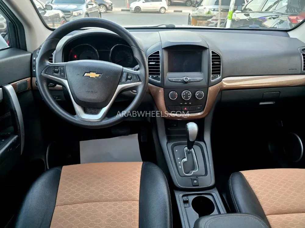 Chevrolet Captiva 2016 for Sale in Sharjah Image-3