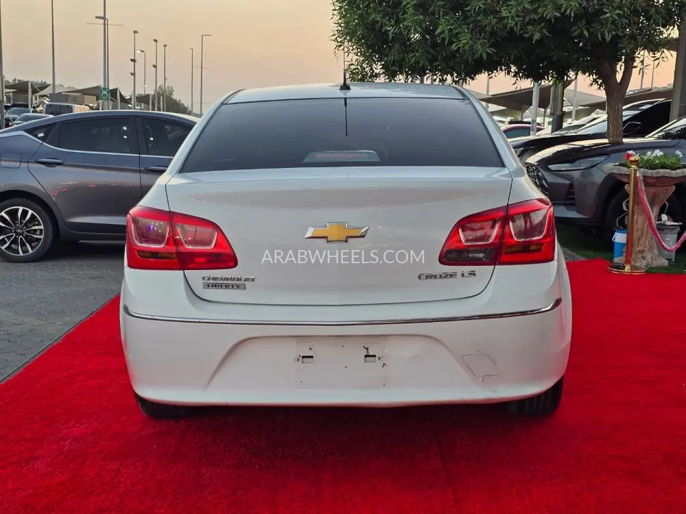 Chevrolet Cruze 2015 for Sale in Sharjah Image-10