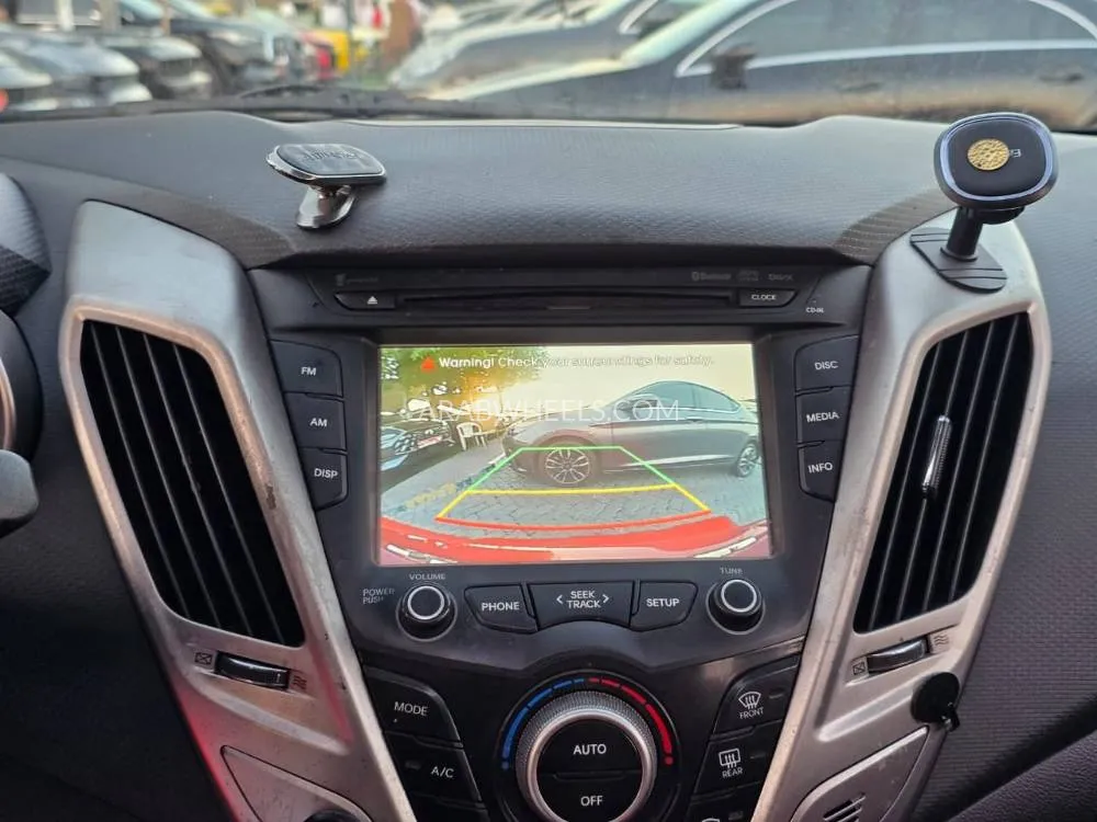 Hyundai Veloster 2015 for Sale in Sharjah Image-18