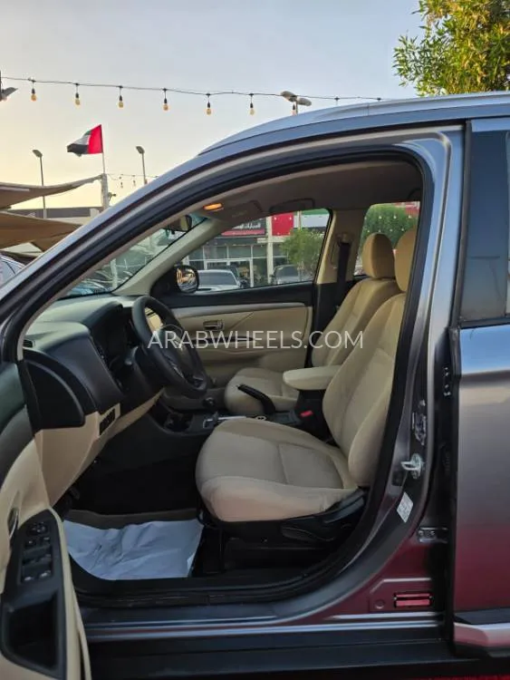 Mitsubishi Outlander 2016 for Sale in Sharjah Image-8