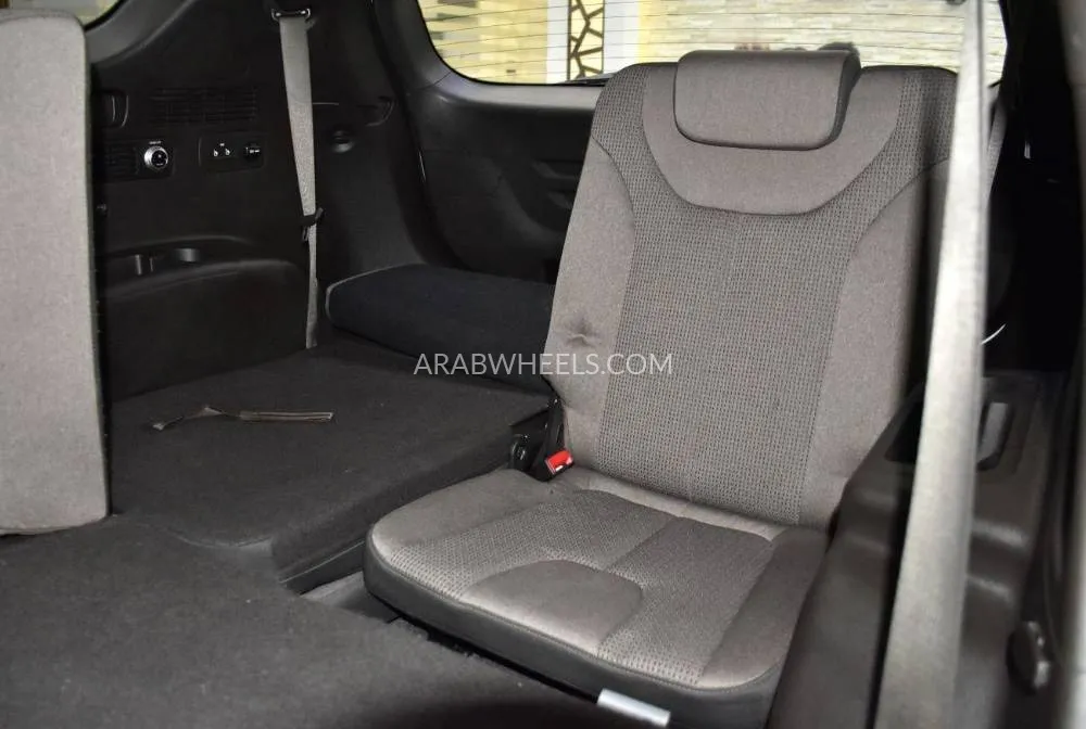 Hyundai Grand Santa Fe 2023 for Sale in Dubai Image-17