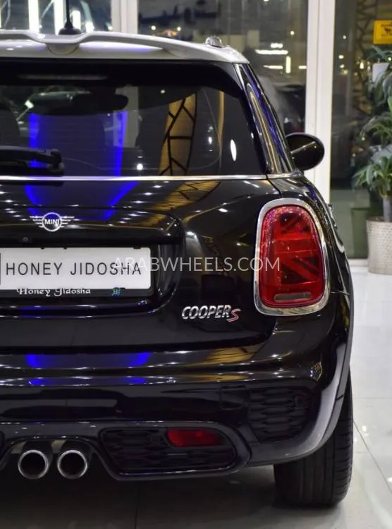 Mini Cooper 2021 for Sale in Dubai Image-9