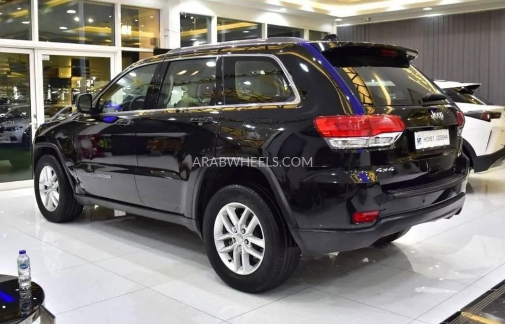 Jeep Cherokee 2018 for Sale in Dubai Image-7