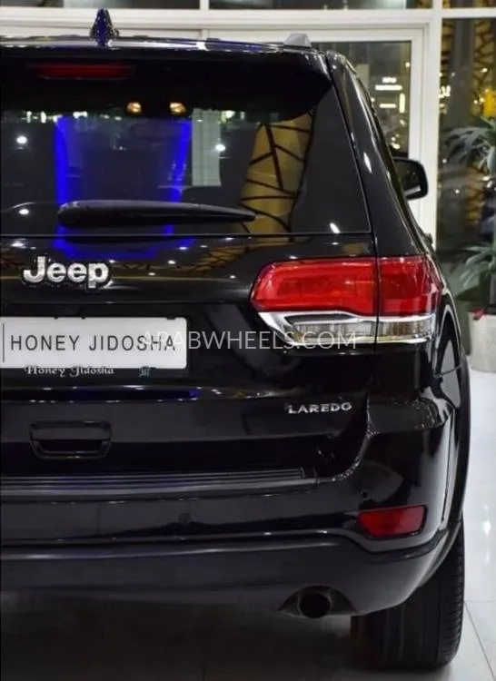 Jeep Cherokee 2018 for Sale in Dubai Image-9