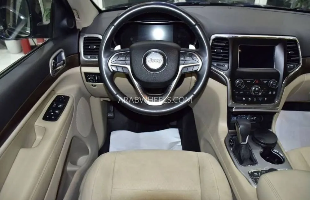 Jeep Cherokee 2018 for Sale in Dubai Image-12