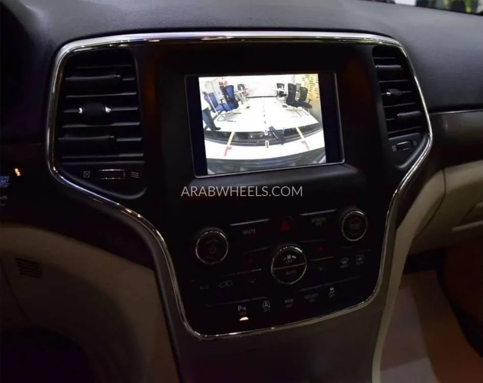 Jeep Cherokee 2018 for Sale in Dubai Image-14