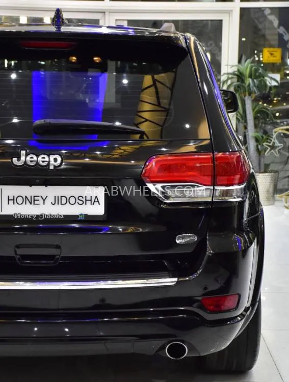 Jeep Cherokee 2018 for Sale in Dubai Image-9