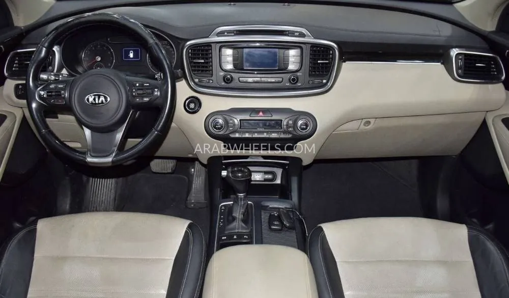 Kia Sorento 2016 for Sale in Dubai Image-11
