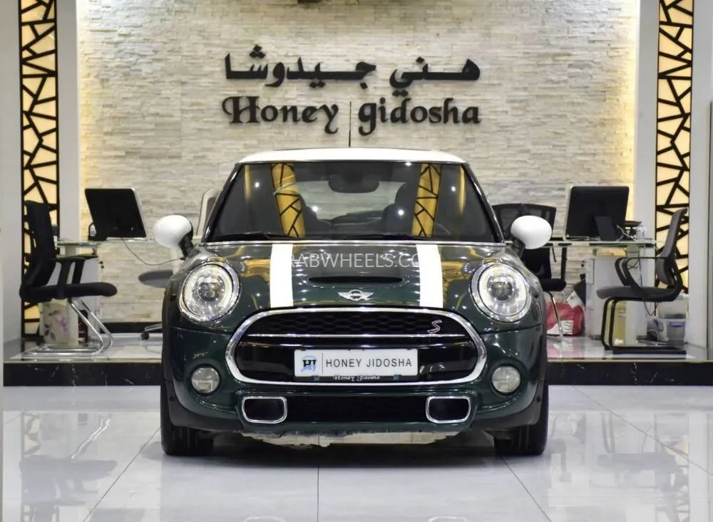 Mini Cooper 2018 for Sale in Dubai Image-2