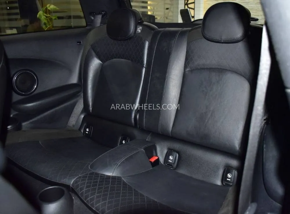 Mini Cooper 2018 for Sale in Dubai Image-18