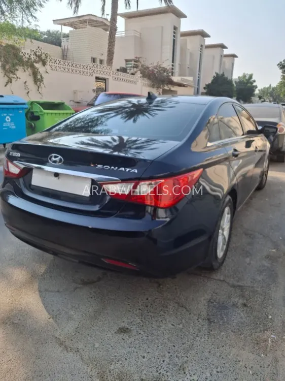 Hyundai Sonata 2011 for Sale in Sharjah Image-2