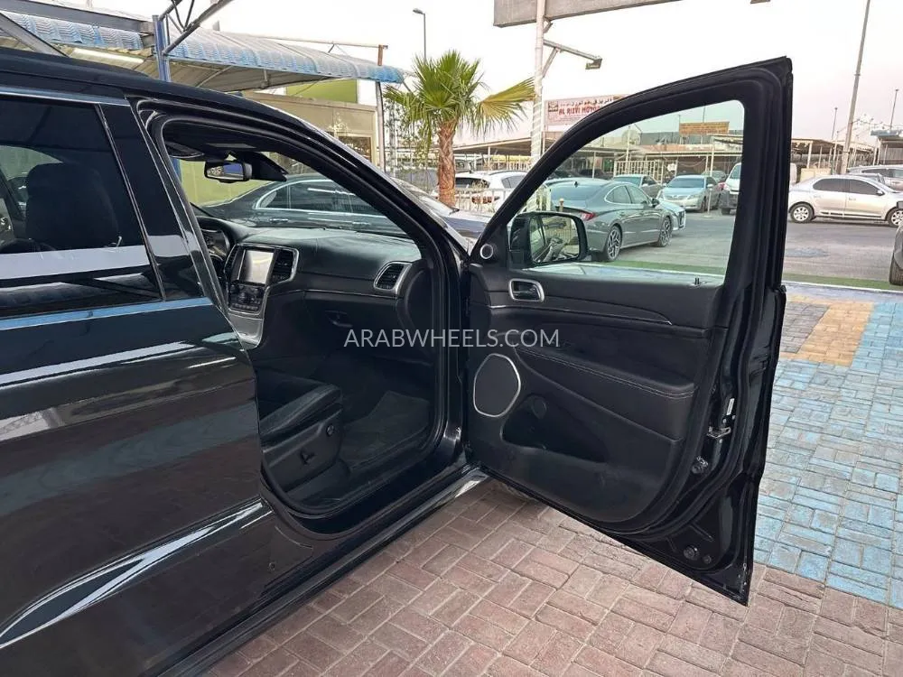 جيب شيروكي 2014 for Sale in عجمان Image-14