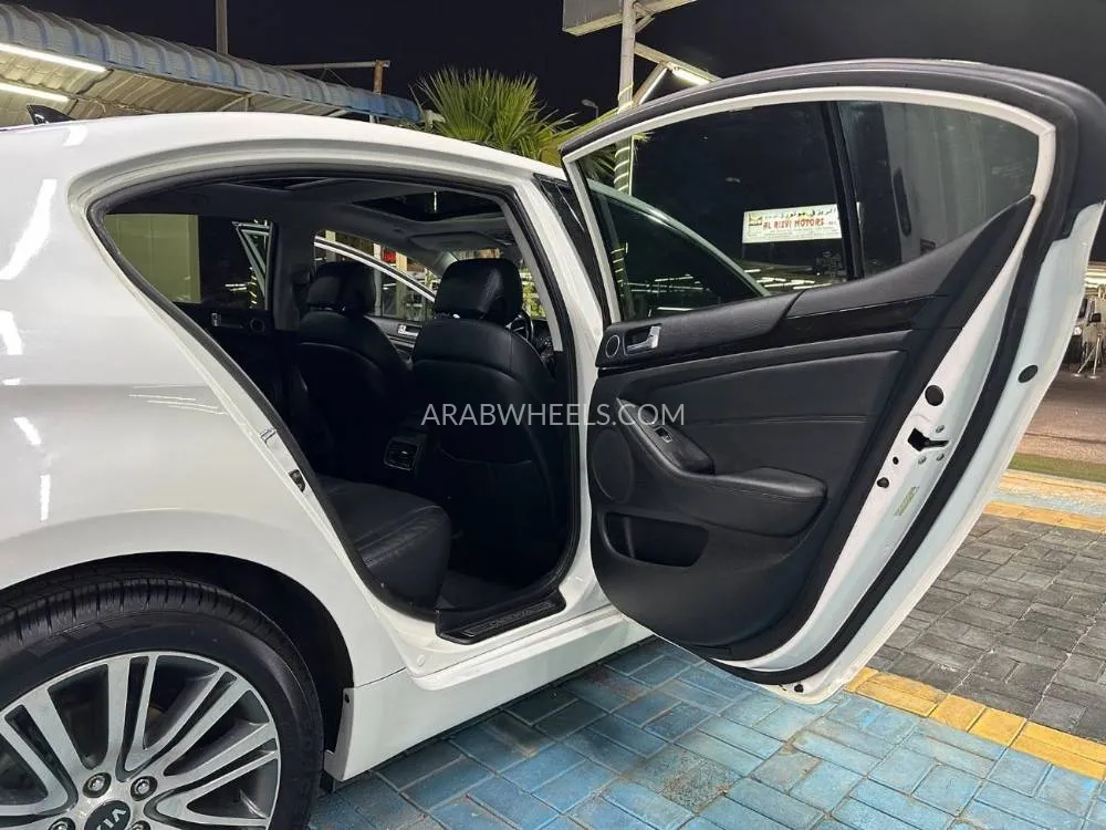 Kia Cadenza 2014 for Sale in Ajman Image-15