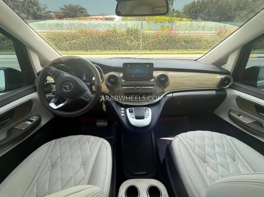 Mercedes Benz V Class 2022 for Sale in Dubai Image-13