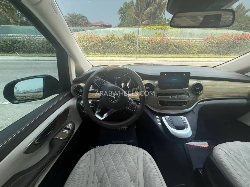 Mercedes Benz V Class 2022 for Sale in Dubai Image-21