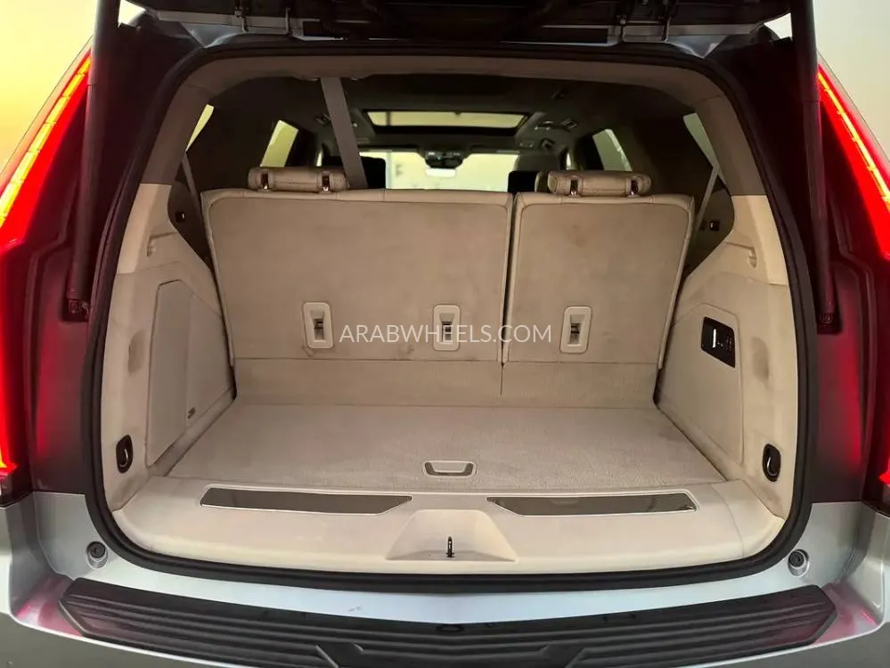 Cadillac Escalade 2023 for Sale in Sharjah Image-18