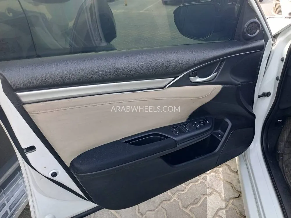 Honda Civic 2019 for Sale in Dubai Image-8