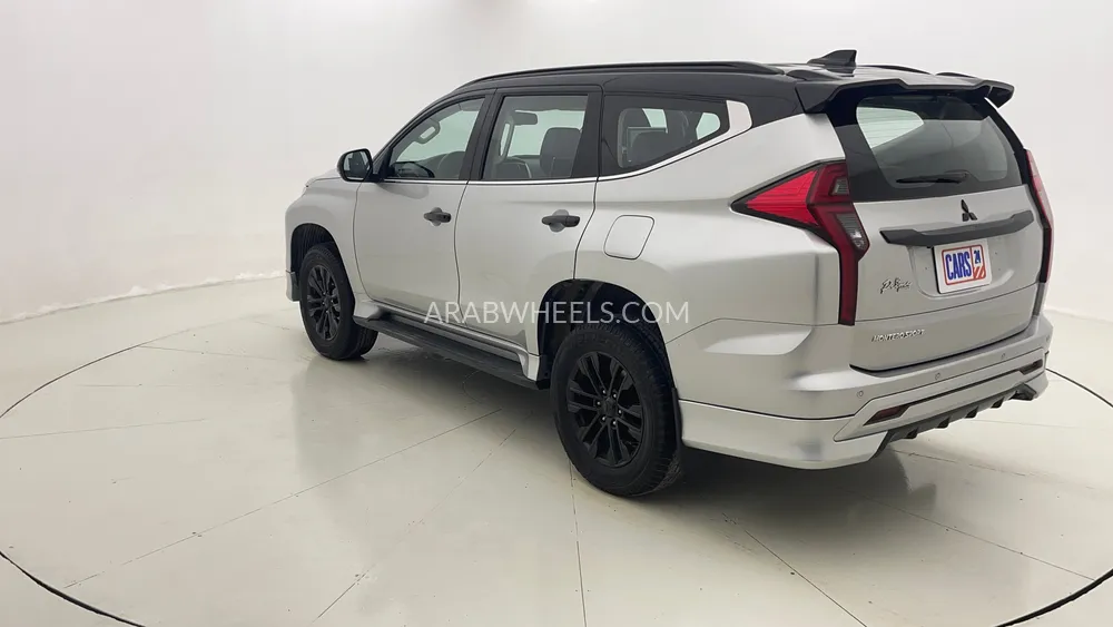 Mitsubishi Montero Sport 2023 for Sale in Dubai Image-5