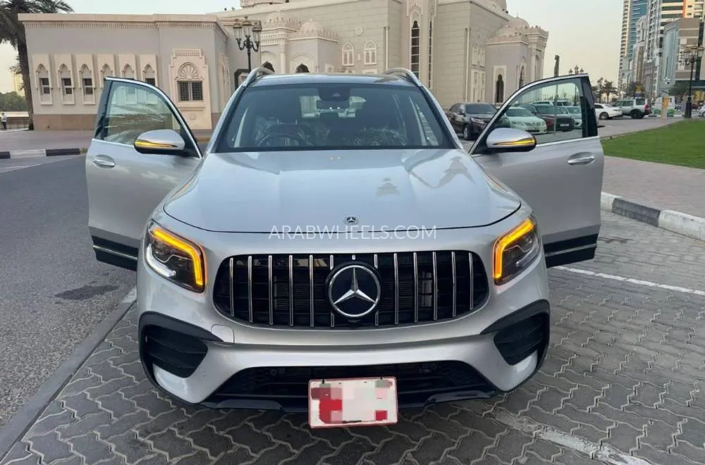Mercedes Benz GLB 2023 for Sale in Dubai Image-3