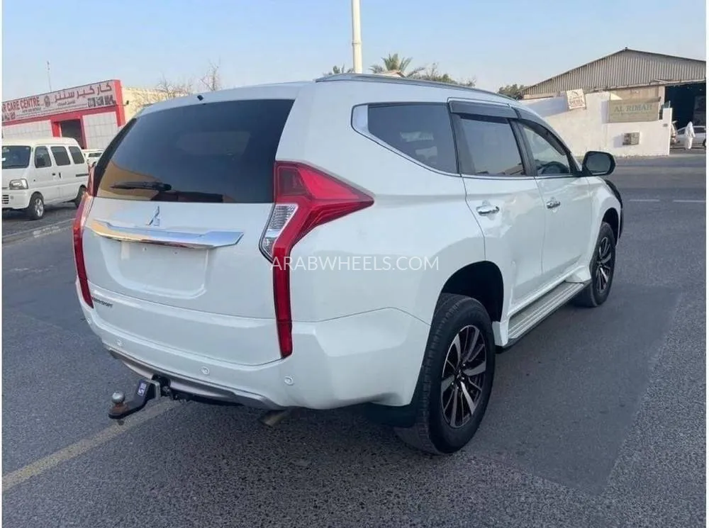 ميتسوبيشي باجيرو 2017 for Sale in دبي Image-4