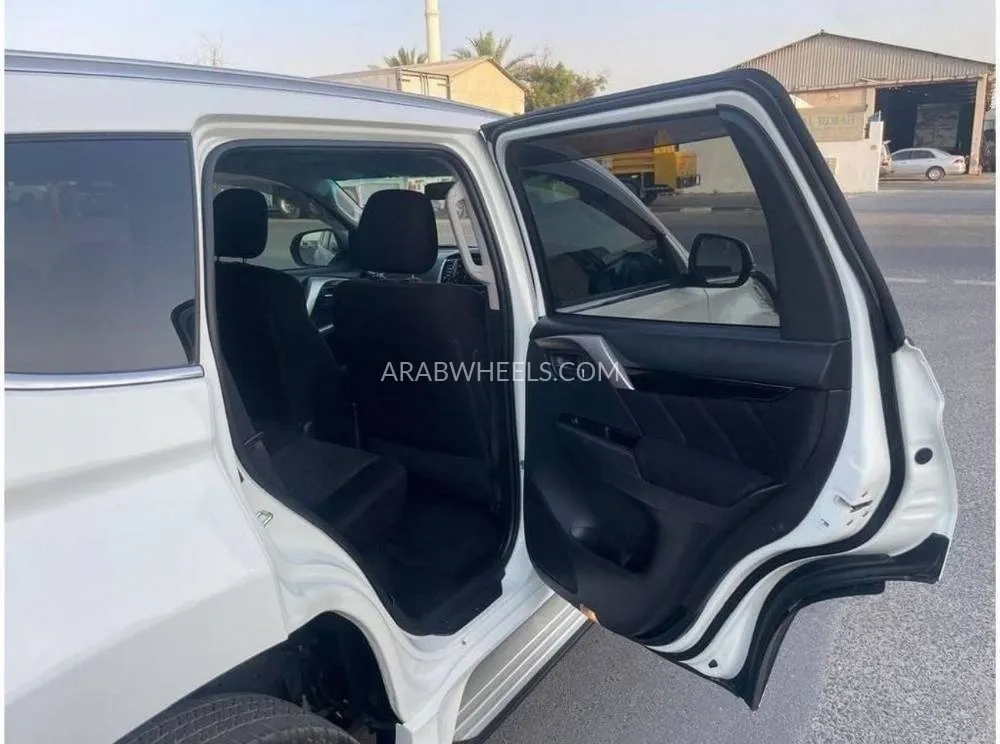 ميتسوبيشي باجيرو 2017 for Sale in دبي Image-12