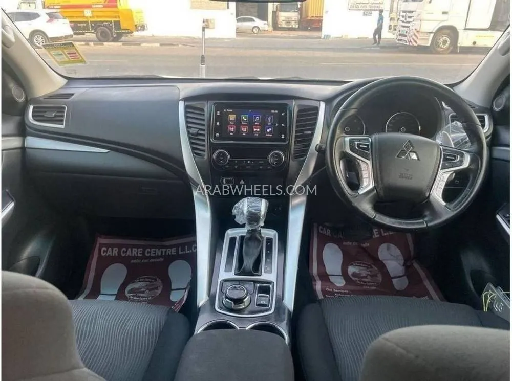 ميتسوبيشي باجيرو 2017 for Sale in دبي Image-14