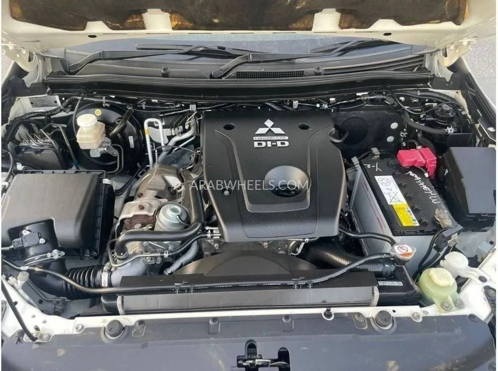 ميتسوبيشي باجيرو 2017 for Sale in دبي Image-26